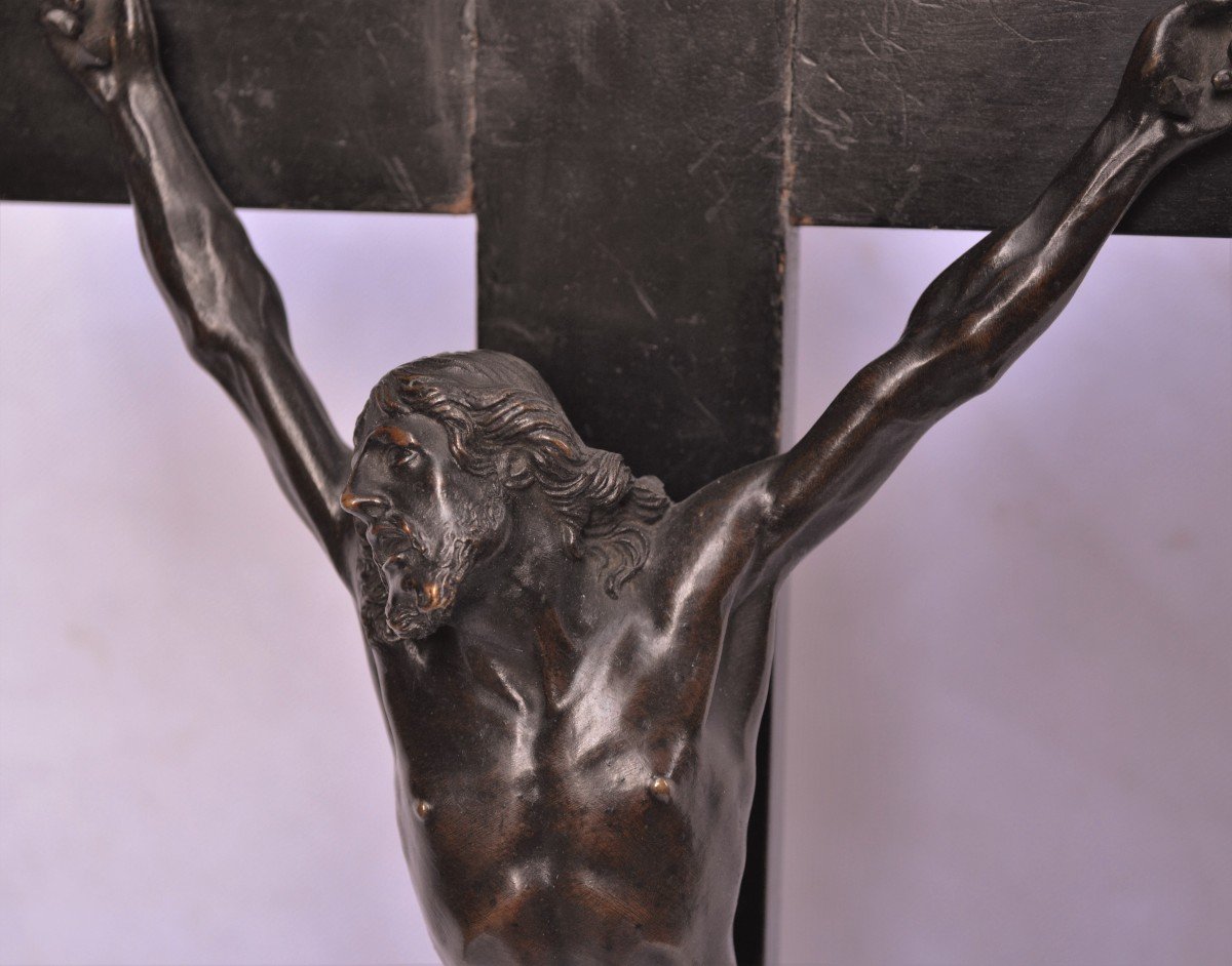 Bronze And Wood Crucifix. 17° Century.-photo-3