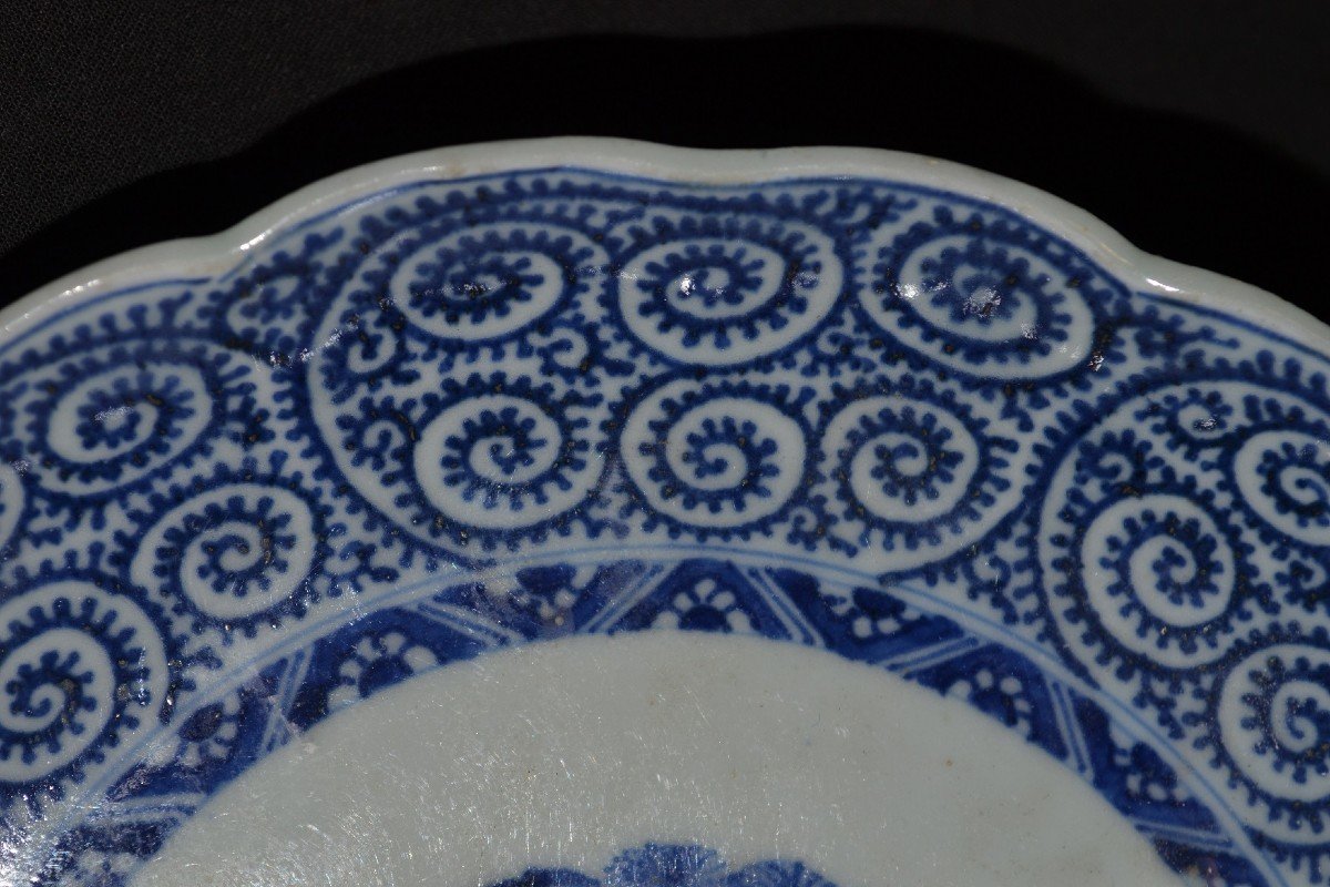 Plat En Porcelaine ,décor En Bleu De Cobalt. Japon Fours d'Arita 18° Siècle.-photo-3