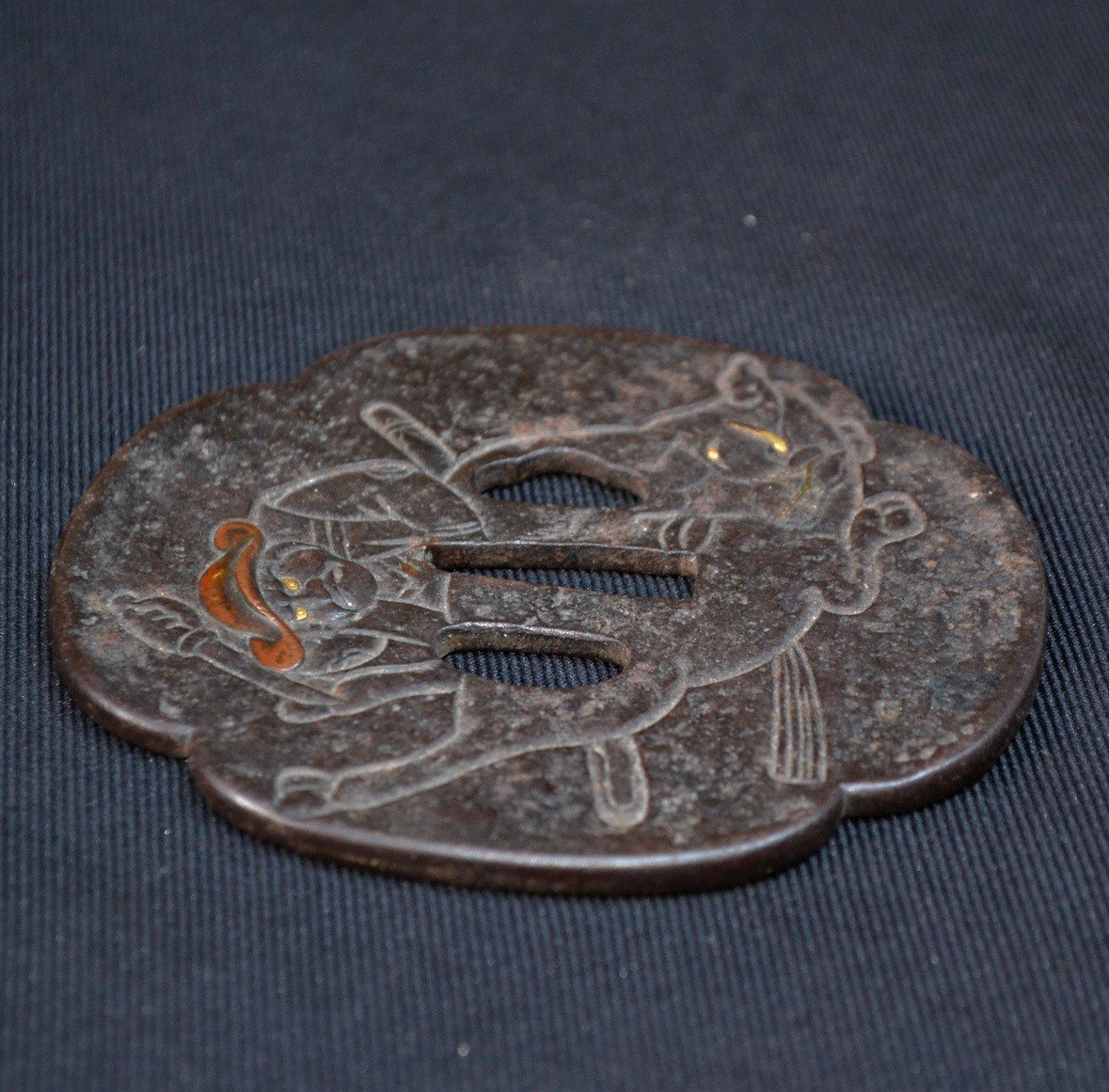 Tsuba En Fer Ciselée Et Incrustée, Montrant Le Héros Nitan No Shiro. Japon Période Edo.-photo-4