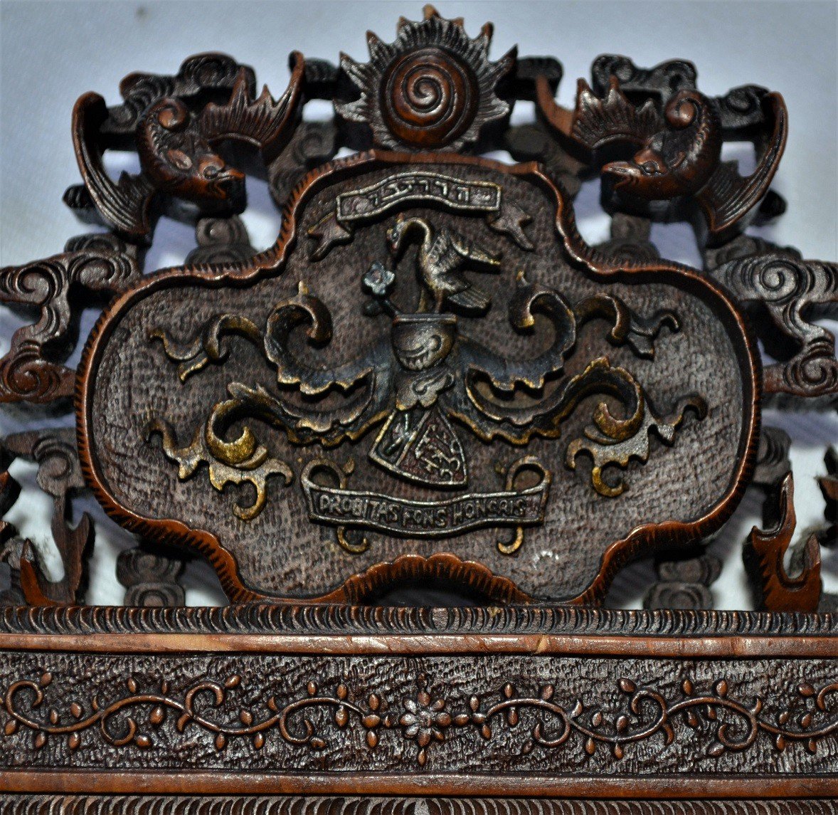 Pair Of Wooden Frames Carved With Dragons, Phoenix And European Coat Of Arms.china 19th Century.