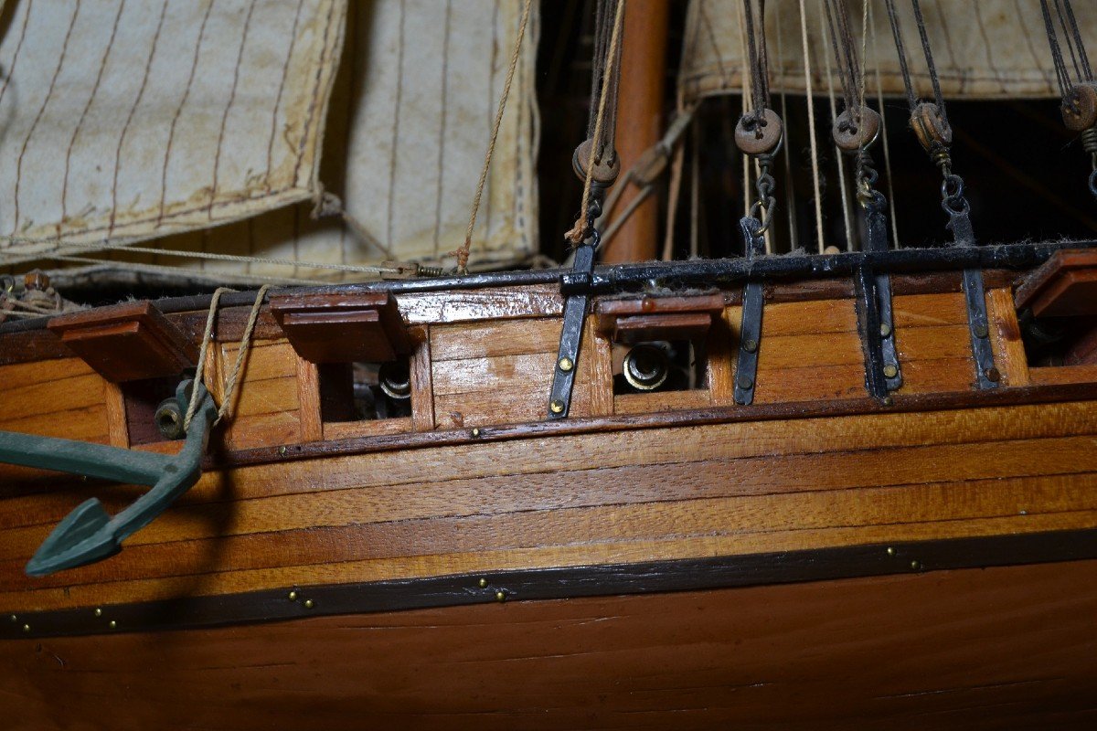 Maquette Du Bateau Corsaire "Prince De Neuchatel".bois,textiles et Cuivre Doré. 20°siècle.-photo-4