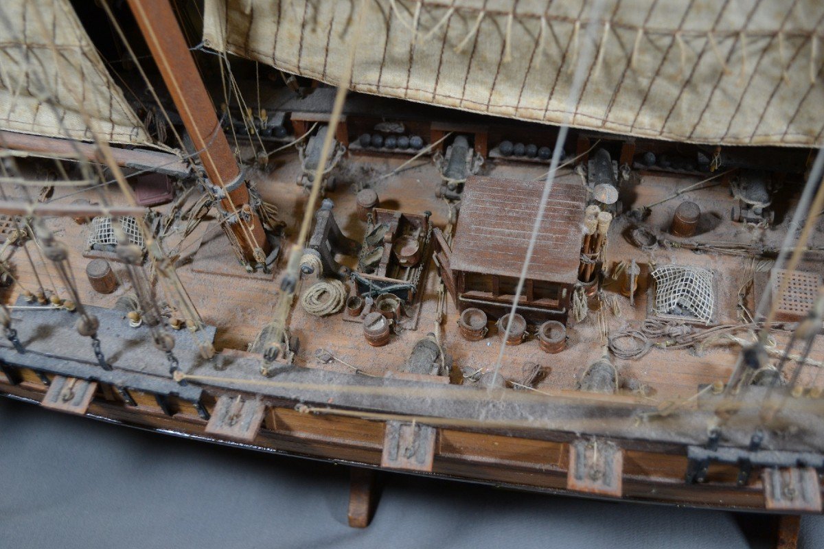 Maquette Du Bateau Corsaire "Prince De Neuchatel".bois,textiles et Cuivre Doré. 20°siècle.-photo-1