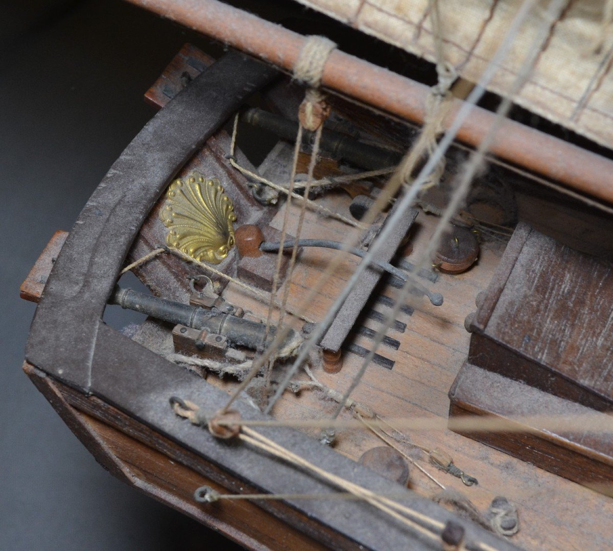 Maquette Du Bateau Corsaire "Prince De Neuchatel".bois,textiles et Cuivre Doré. 20°siècle.-photo-4