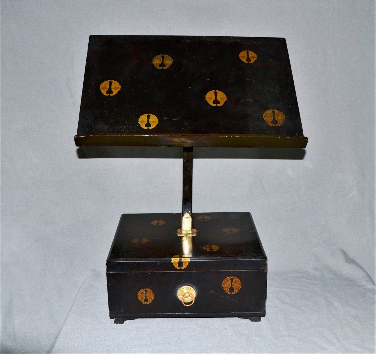 Lectern In Black Lacquer Powdered With Gold. Decor Of "my". Japan Edo Period 18th Century.-photo-2