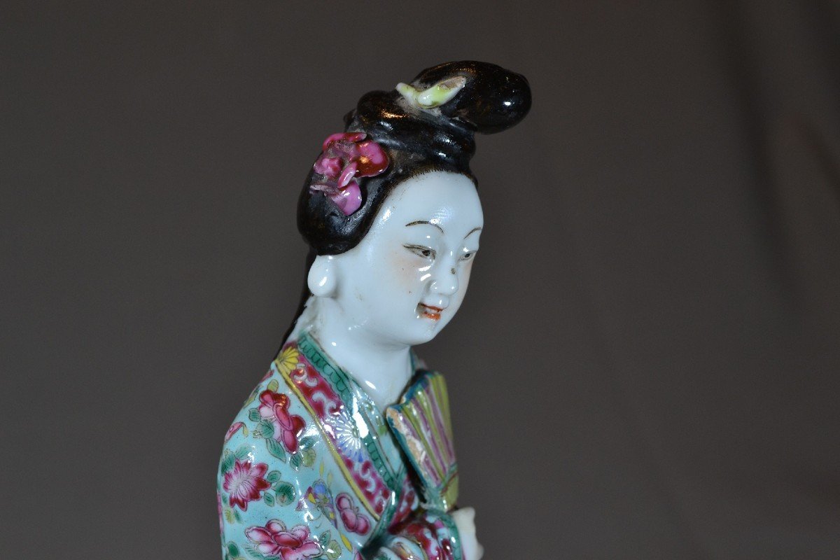Chinese Porcelain Statuette. Qing Period Early 19th Century. -photo-3