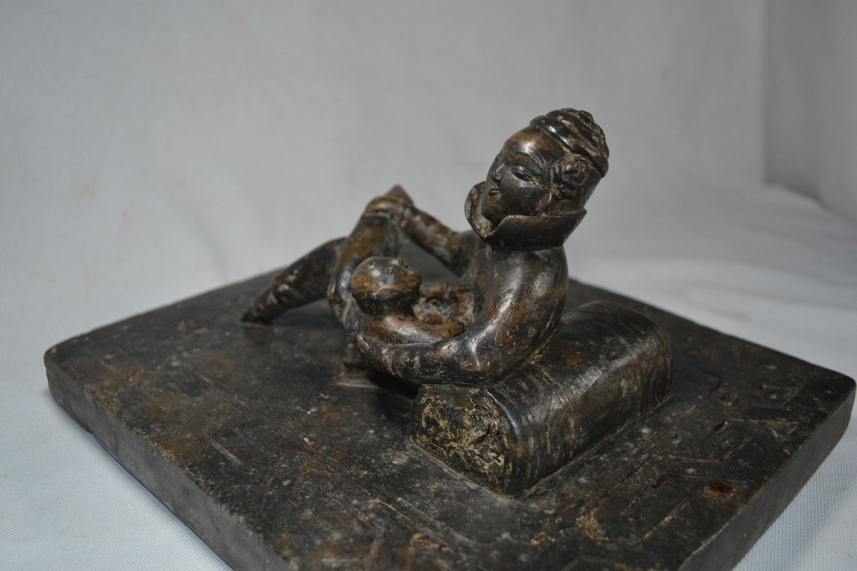 Black Stone Carved Maternity Statuette. China Qing Period.-photo-1