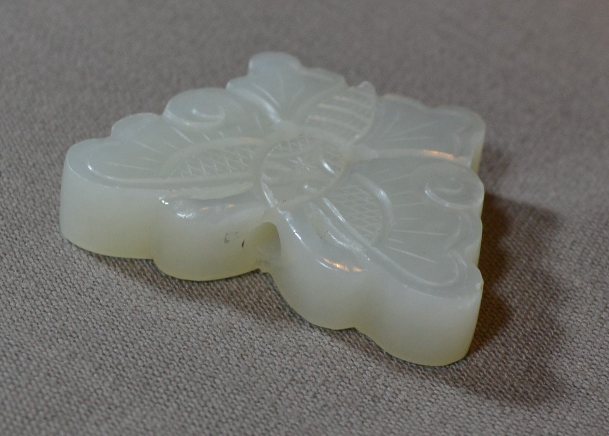 White Jade Butterfly Pendant Chinese Qing Dynasty.-photo-2