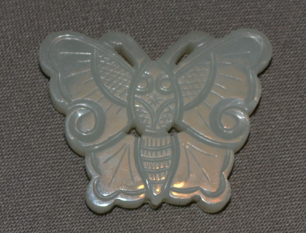 White Jade Butterfly Pendant Chinese Qing Dynasty.-photo-3