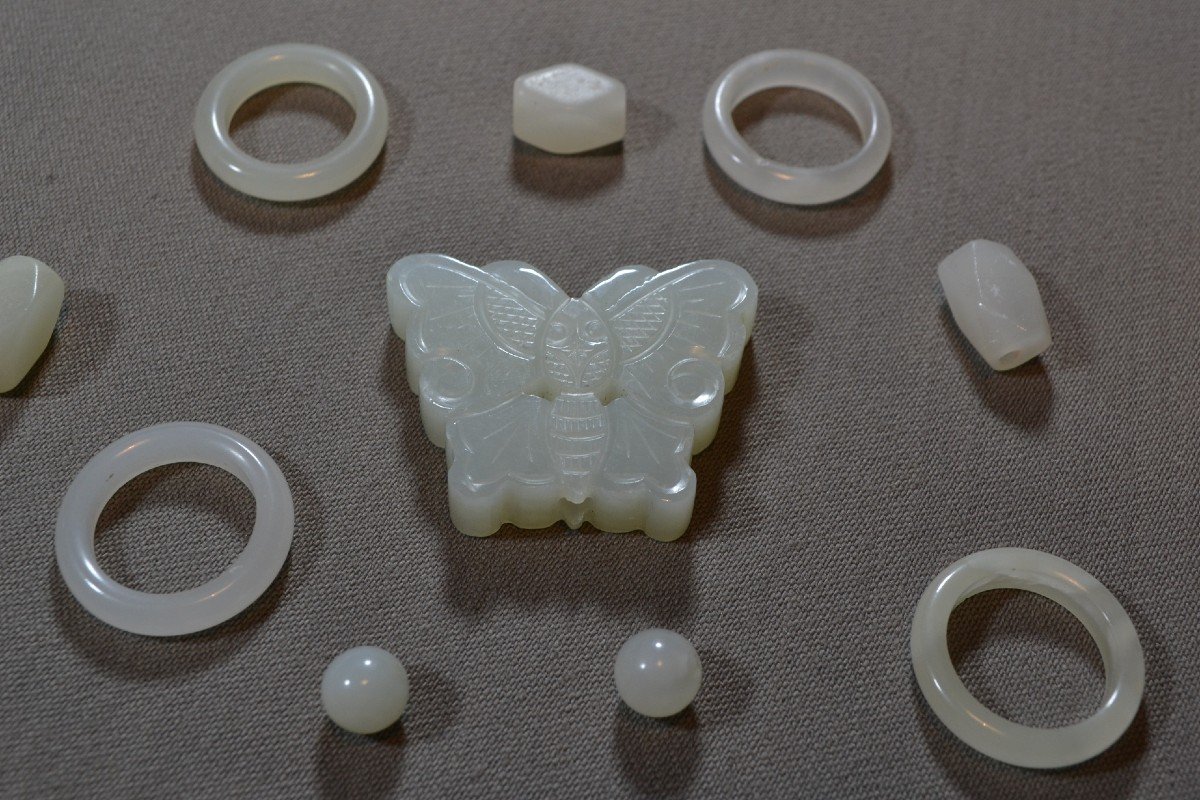 White Jade Butterfly Pendant Chinese Qing Dynasty.-photo-2