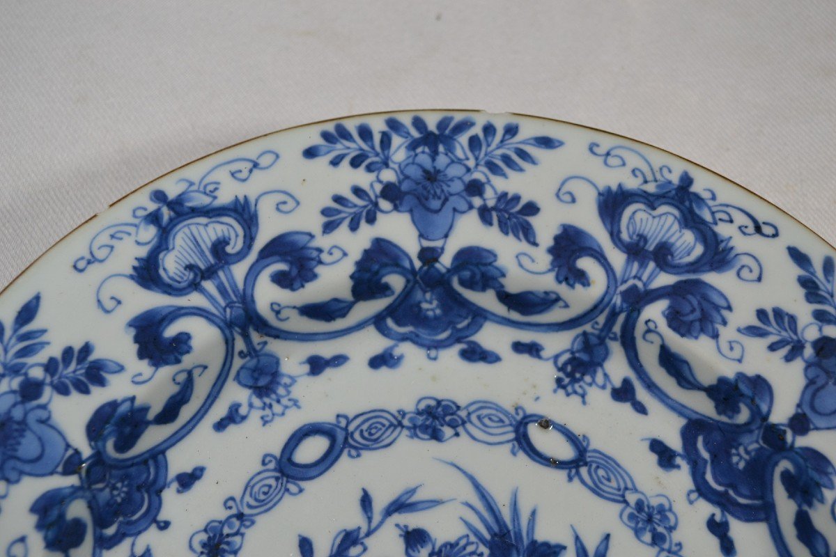 2 Plats Blanc Bleu En Porcelaine De Chine Début Des Qing Règne De Kangxi. Début 18° siècle-photo-1