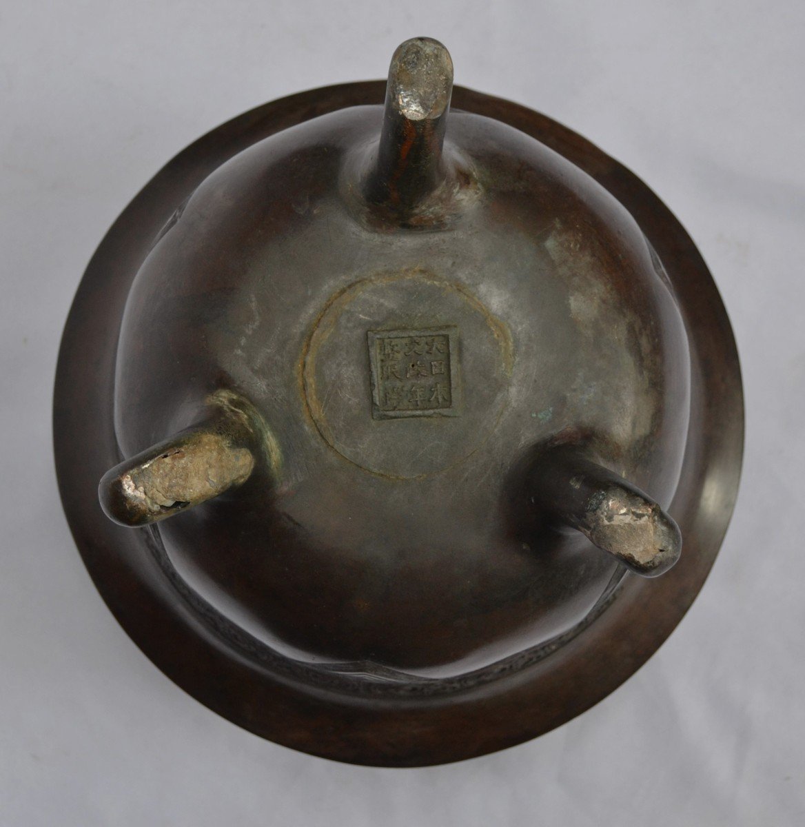 Large Tripod Incense Burner In Cast Bronze Inlaid With Silver 19th Century. Qing Or Edo.-photo-2