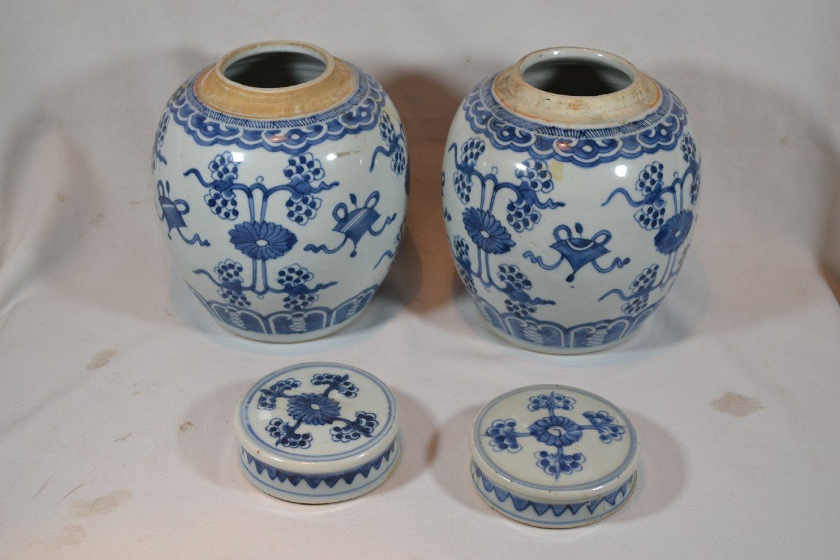 Pair Of Covered Jars In White And Blue Chinese Porcelain. 17th Century Period.-photo-2