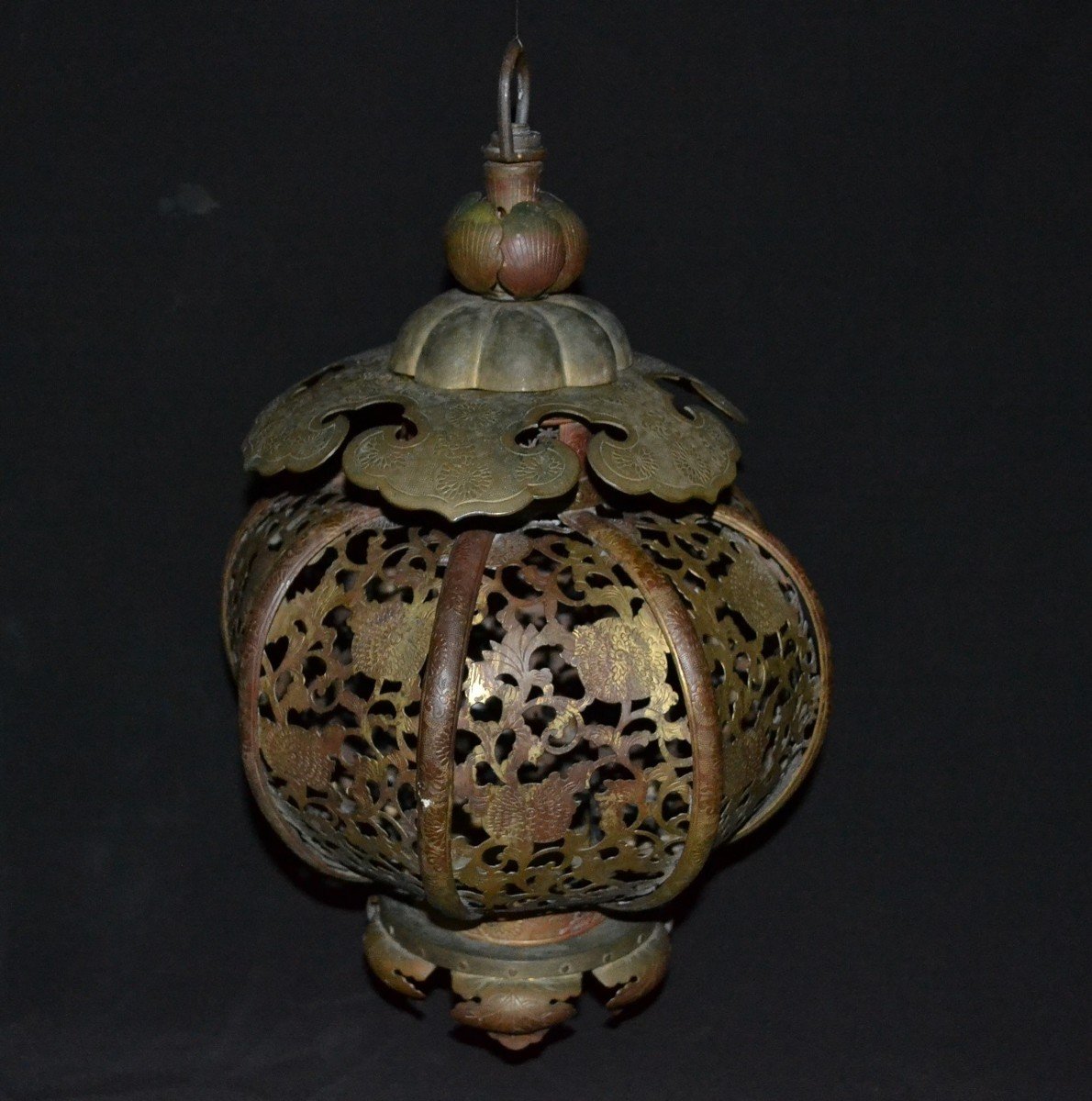 Bronze Lantern Carved With Chrysanthemums. Japan Meiji Period.-photo-3