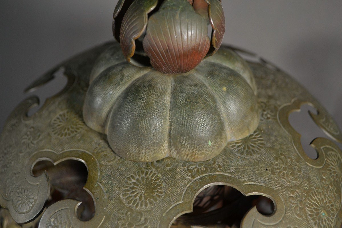 Bronze Lantern Carved With Chrysanthemums. Japan Meiji Period.-photo-4