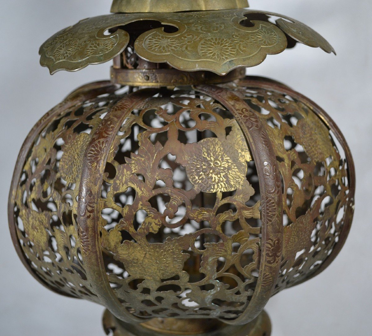 Bronze Lantern Carved With Chrysanthemums. Japan Meiji Period.-photo-7