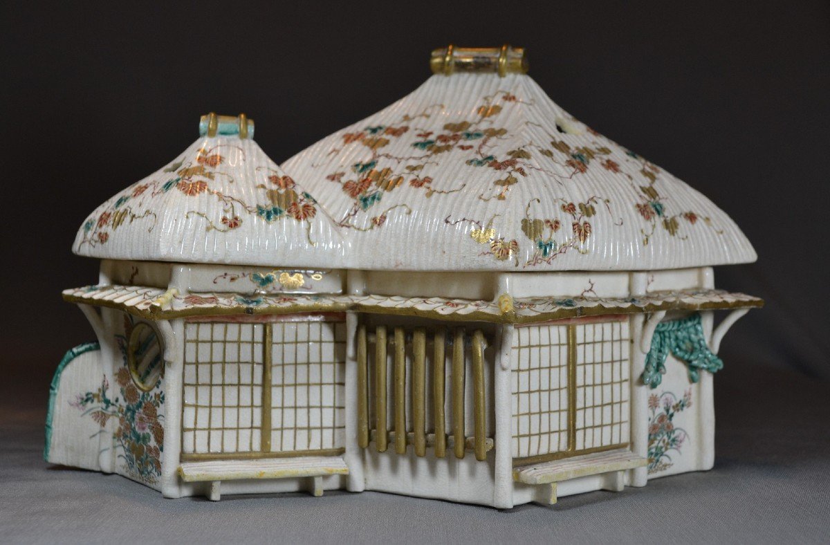 Brûle-parfums En Faience Fine D Satsuma. Japon Vers 1900.