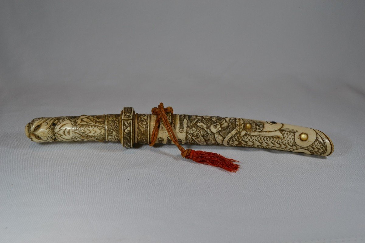 Japanese Carved Bone Dagger (tanto). Signed. Meiji Period. End Of 19th Century.