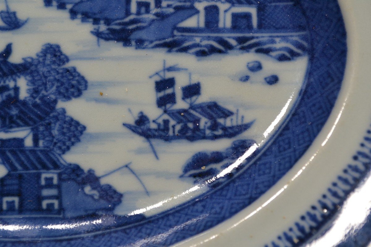 Petit Plat En Porcelaine Décoré En Bleu De Cobalt.chine Vers 1800.-photo-1