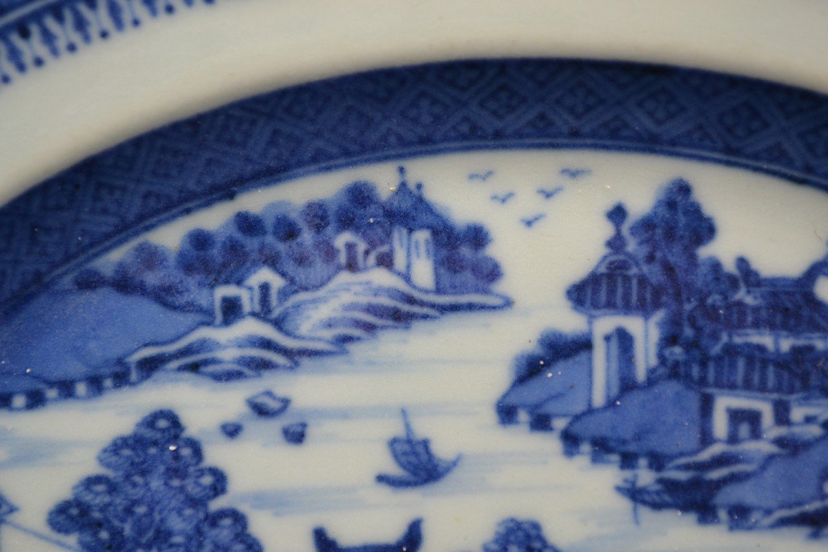 Petit Plat En Porcelaine Décoré En Bleu De Cobalt.chine Vers 1800.-photo-2