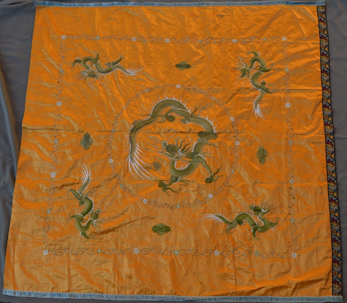 Yellow Silk Square Embroidered With Dragons. China End Of Qing Circa 1900.-photo-2