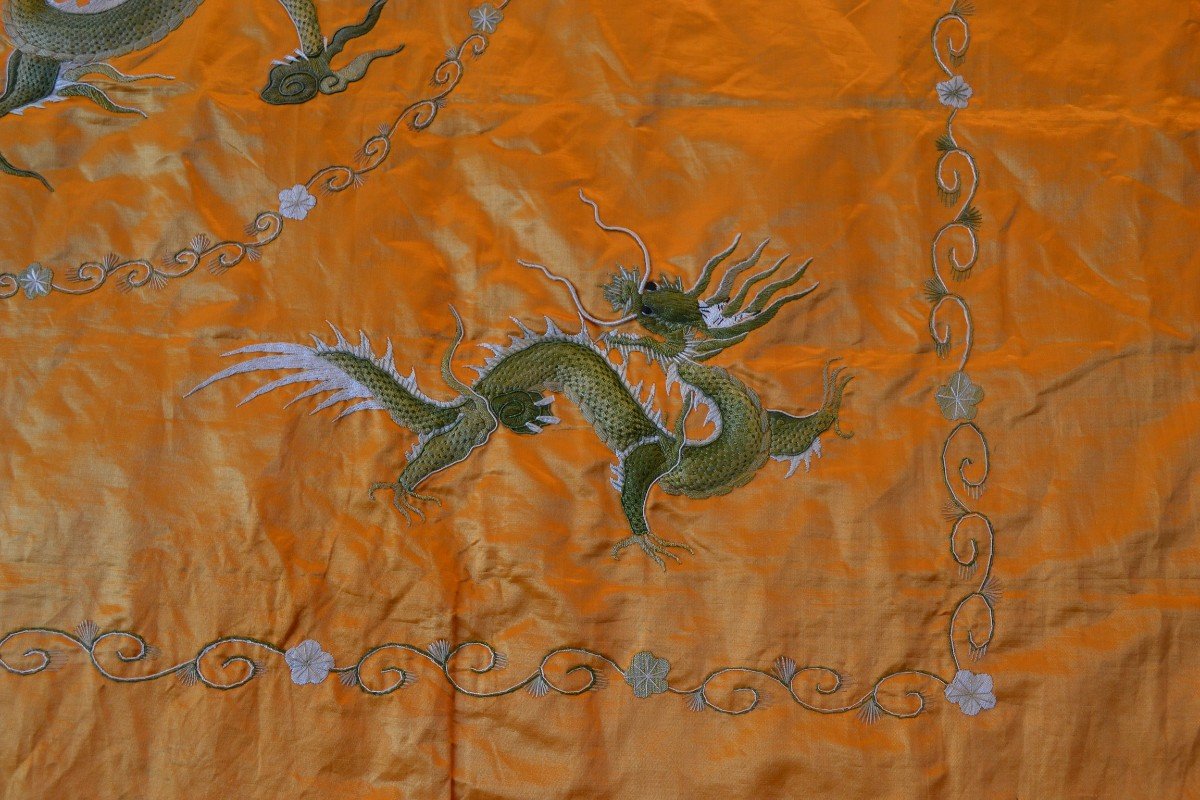 Yellow Silk Square Embroidered With Dragons. China End Of Qing Circa 1900.-photo-3