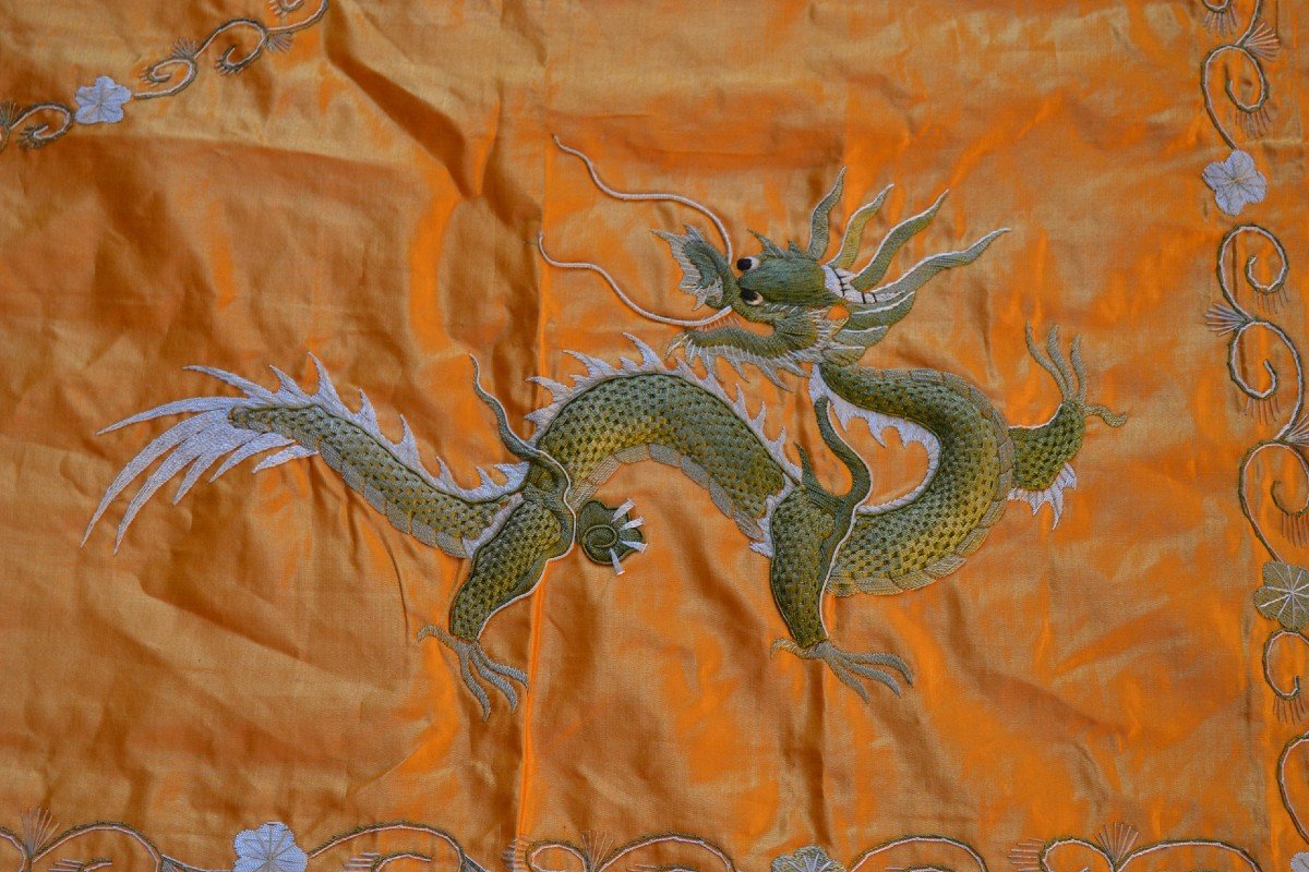 Yellow Silk Square Embroidered With Dragons. China End Of Qing Circa 1900.-photo-1