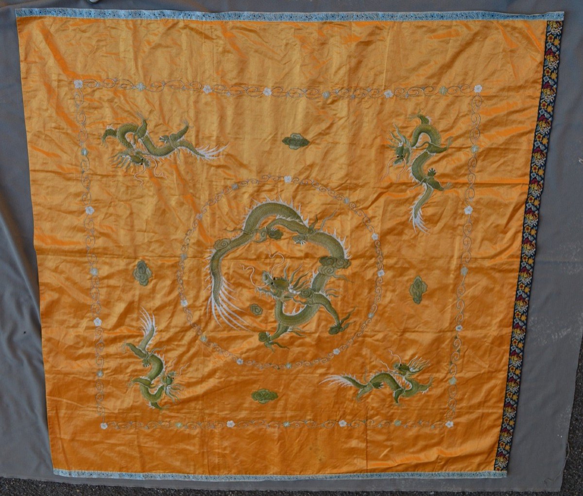 Yellow Silk Square Embroidered With Dragons. China End Of Qing Circa 1900.-photo-2