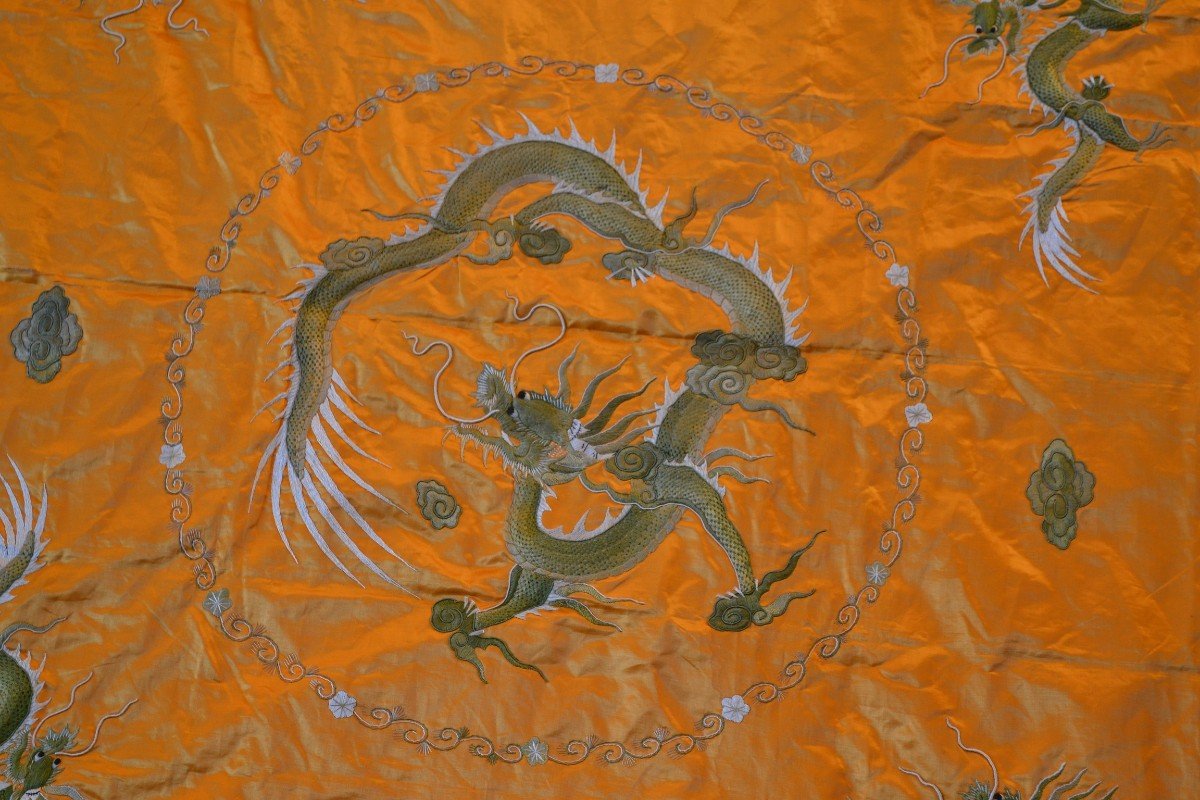 Yellow Silk Square Embroidered With Dragons. China End Of Qing Circa 1900.