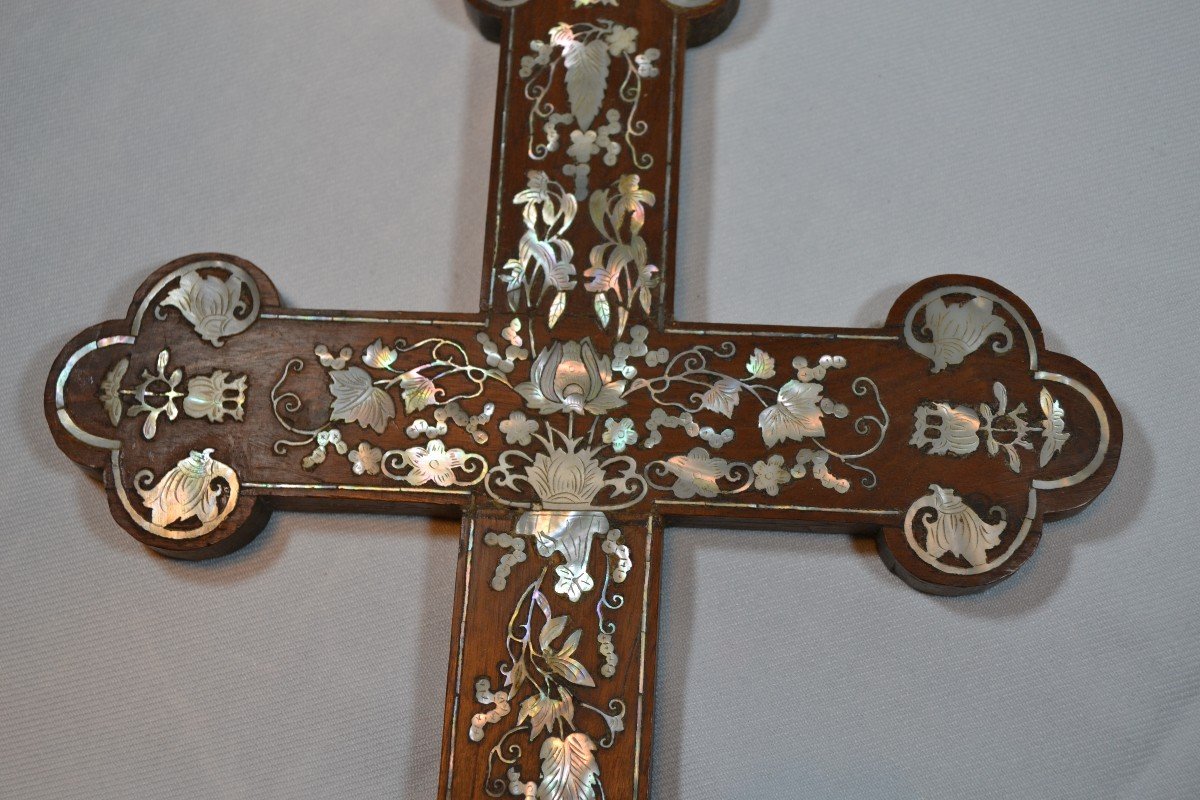 Crucifix In Rosewood Inlaid With Mother-of-pearl. Vietnam 19th Century.-photo-3