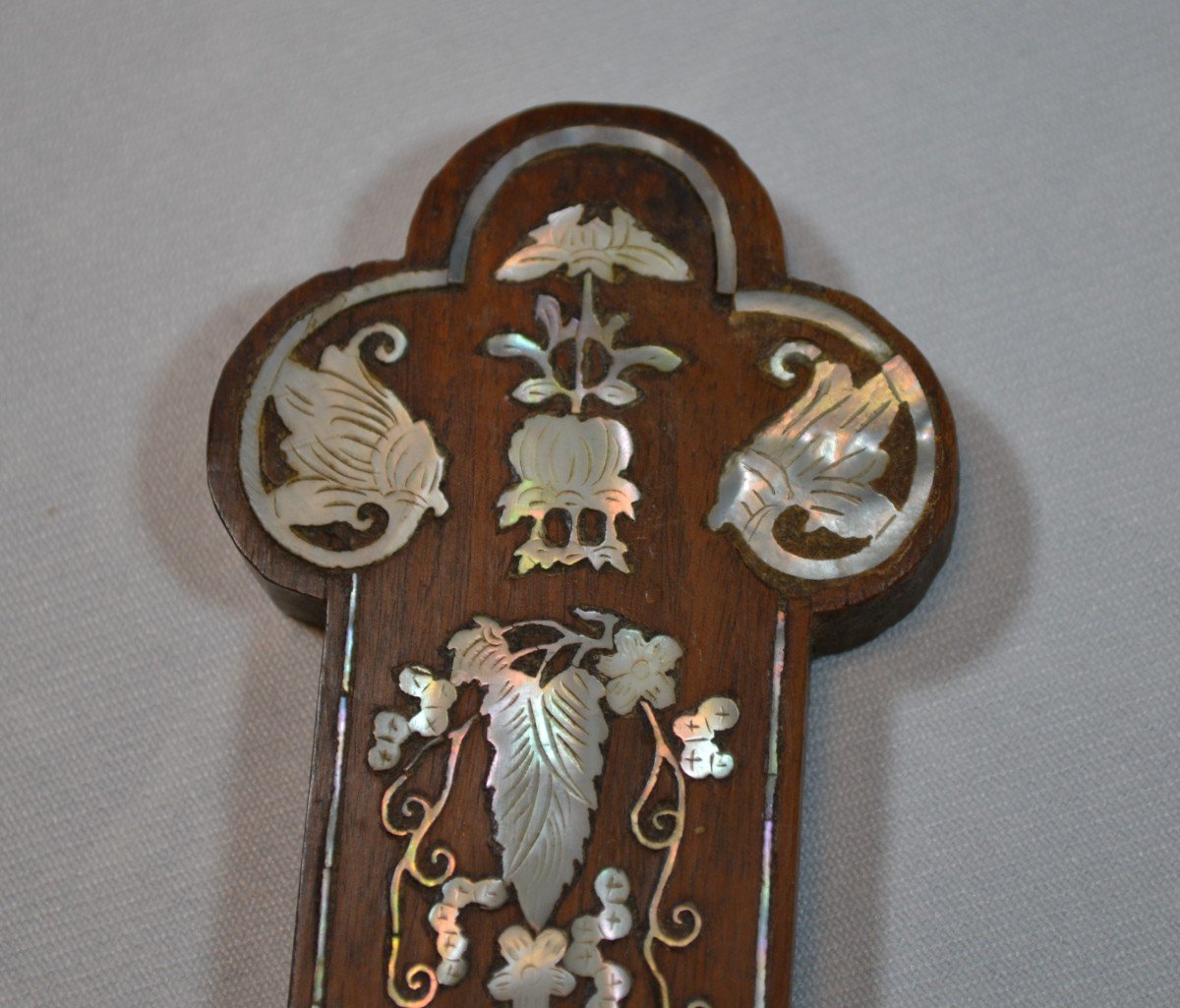 Crucifix In Rosewood Inlaid With Mother-of-pearl. Vietnam 19th Century.-photo-2