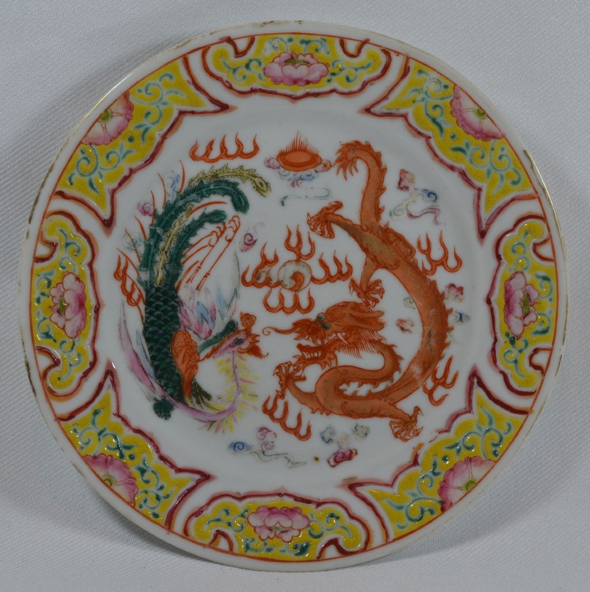 Plat En Porcelaine De Chine. Marque Et Période De Guangxu.fin  Du 19°siècle