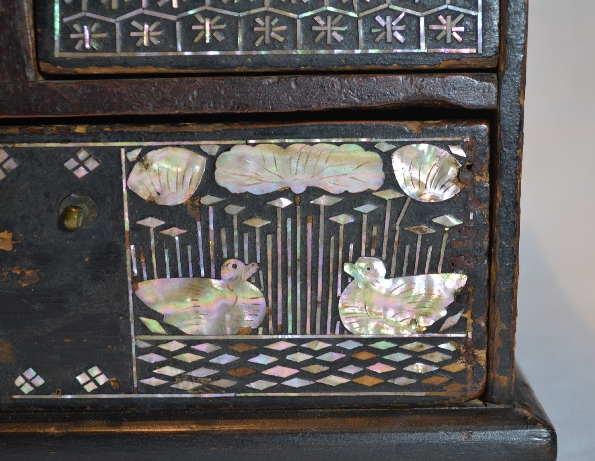 Cabinet In Lacquered Wood And Drowned Mother-of-pearl. Korea Choson Dynasty. 19th Century Or Before.-photo-3