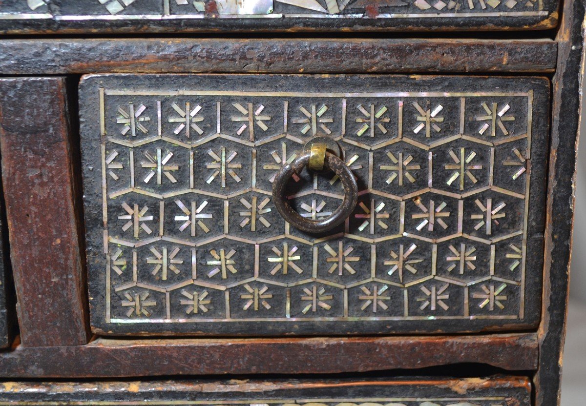 Cabinet In Lacquered Wood And Drowned Mother-of-pearl. Korea Choson Dynasty. 19th Century Or Before.-photo-3