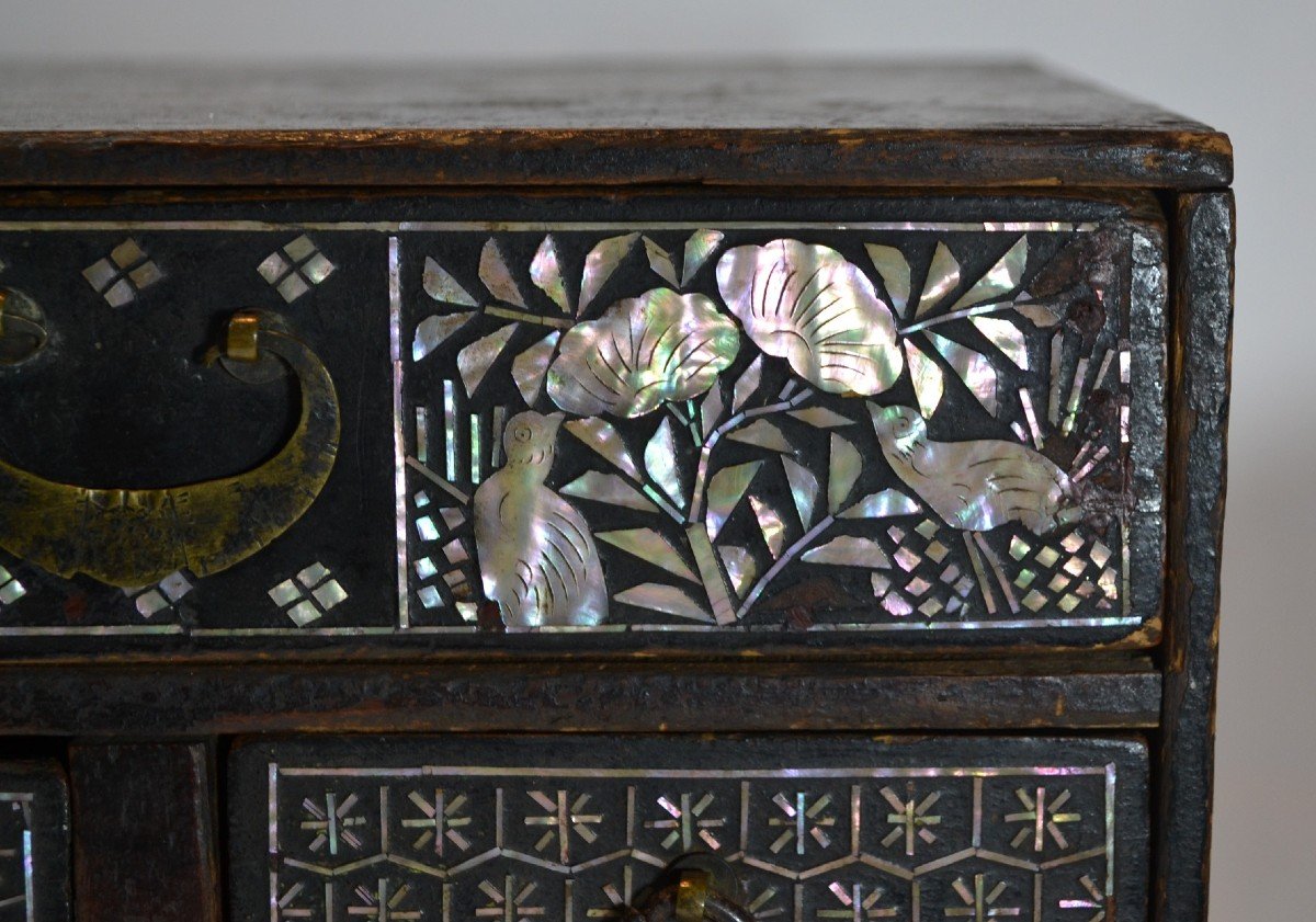 Cabinet In Lacquered Wood And Drowned Mother-of-pearl. Korea Choson Dynasty. 19th Century Or Before.-photo-5