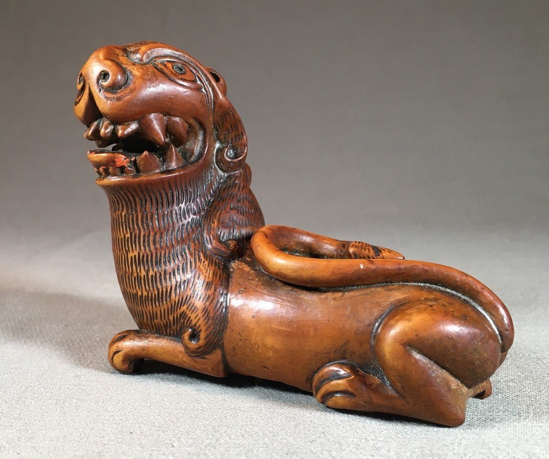 Wooden Tobacco Box And Grater In The Shape Of A Lion. 17th Century.