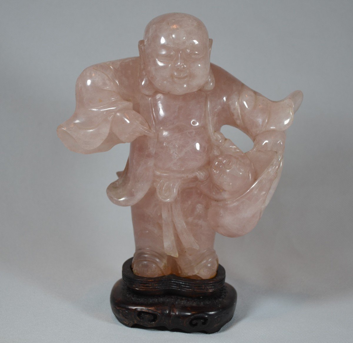 Budai En Cristal De Roche Rose. Chine époque Qing.