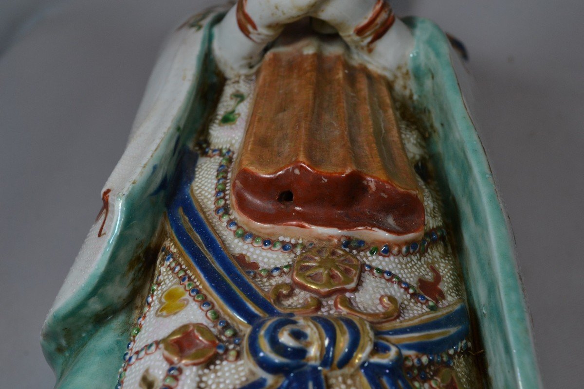 Kutani Porcelain Guanyin. Japan, Meiji Era, Late 19th Century.-photo-2