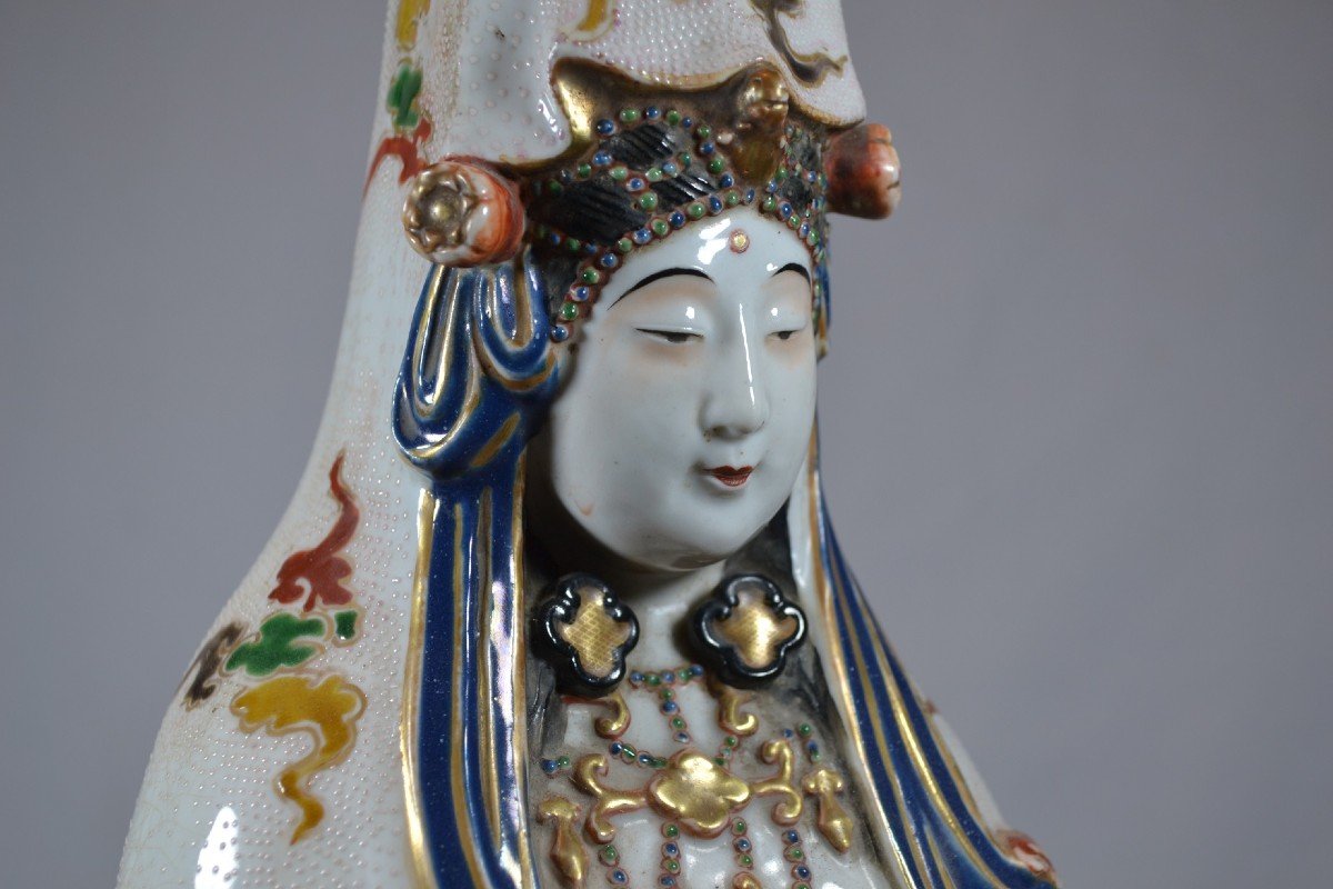 Kutani Porcelain Guanyin. Japan, Meiji Era, Late 19th Century.-photo-4