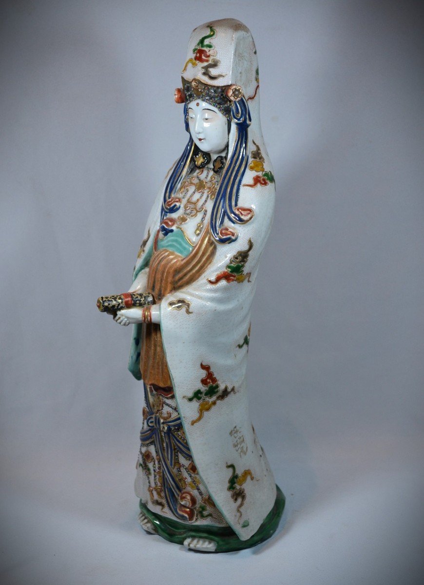 Kutani Porcelain Guanyin. Japan, Meiji Era, Late 19th Century.