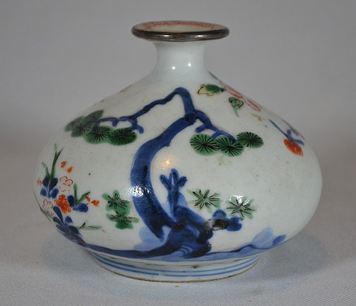 Wucai Porcelain Bottle, 17th Century China Or Japan, Transitional Or Genroku.-photo-2