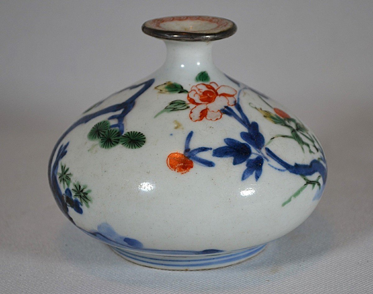 Wucai Porcelain Bottle, 17th Century China Or Japan, Transitional Or Genroku.-photo-1