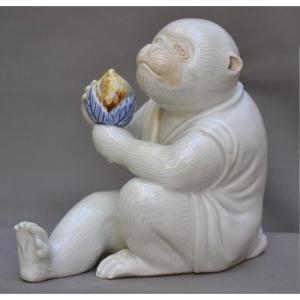 Singe En Porcelaine d'Hirado. Japon 19°siècle.