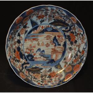Large Imari Style Porcelain Dish. Japanese Work Arita Ovens. End Of 17th Century.