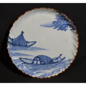 Plat En Porcelaine d'Arita En Bleu De Cobalt Sous Couverte Japon Edo  mi-17° siècle. Vers 1650.