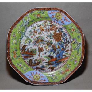 Plat En Porcelaine De Chine, Surdécoré En Europe. 18° Siècle.