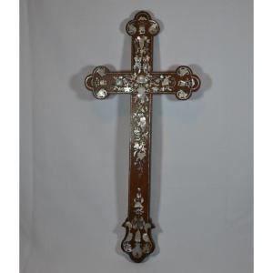 Crucifix In Rosewood Inlaid With Mother-of-pearl. Vietnam 19th Century.