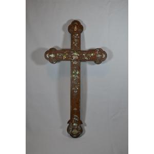 Crucifix In Precious Wood Inlaid With Mother-of-pearl. China, 19th Century.