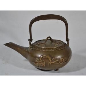 Bronze Teapot. Dragon Decoration. Japan Edo Period 19th Century Or Earlier.