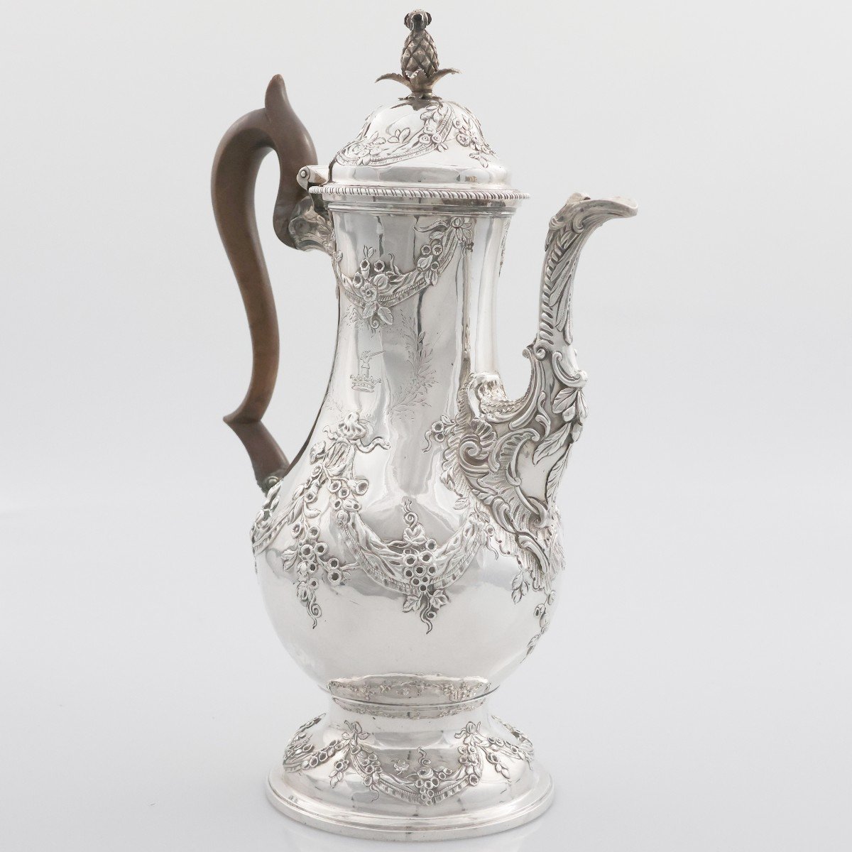 A George III Sterling Silver Coffee Pot, Charles Wright, London, 1771-photo-3