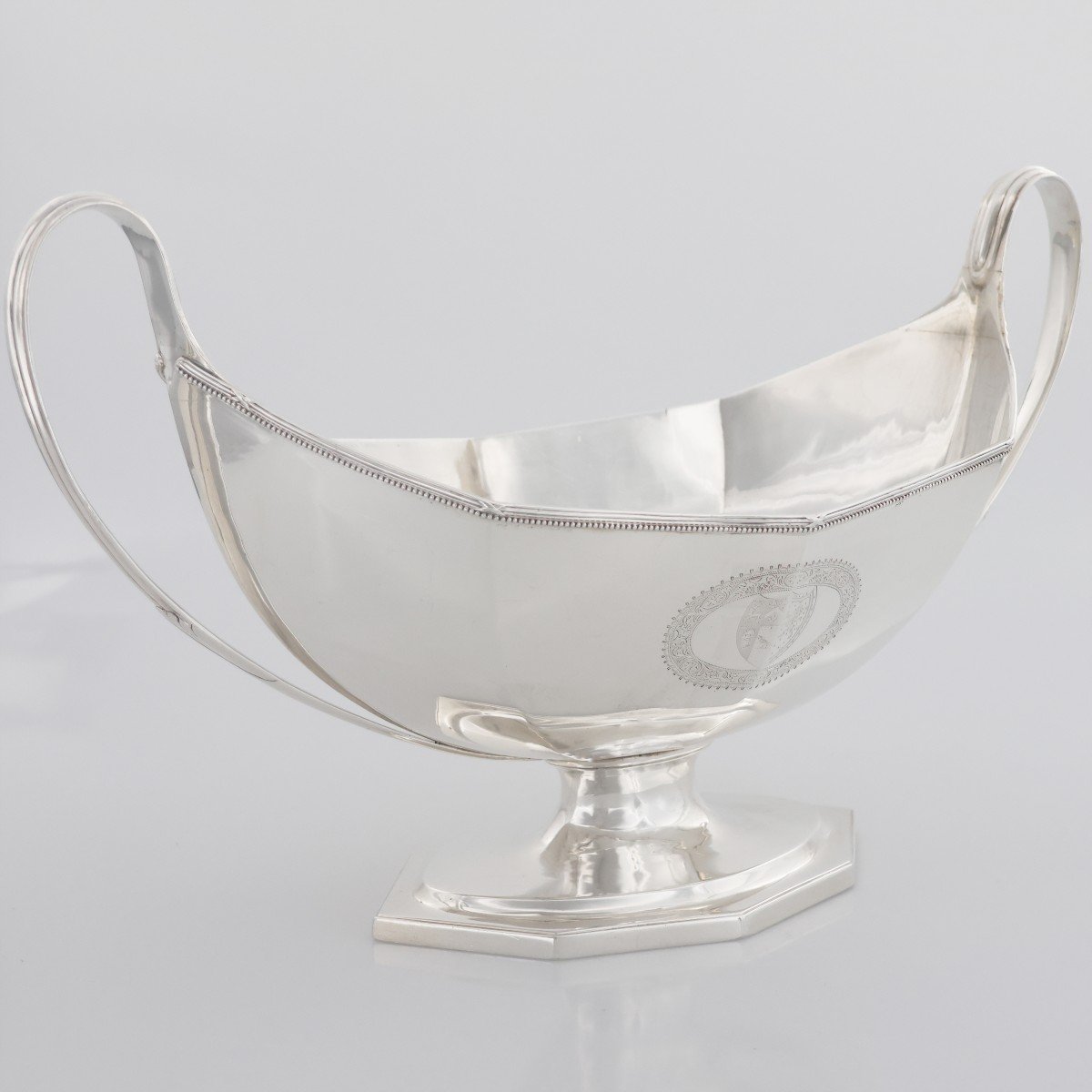 A George IV Sterling Silver Tureen And Cover, Henry Chawner, London, 1828-photo-3